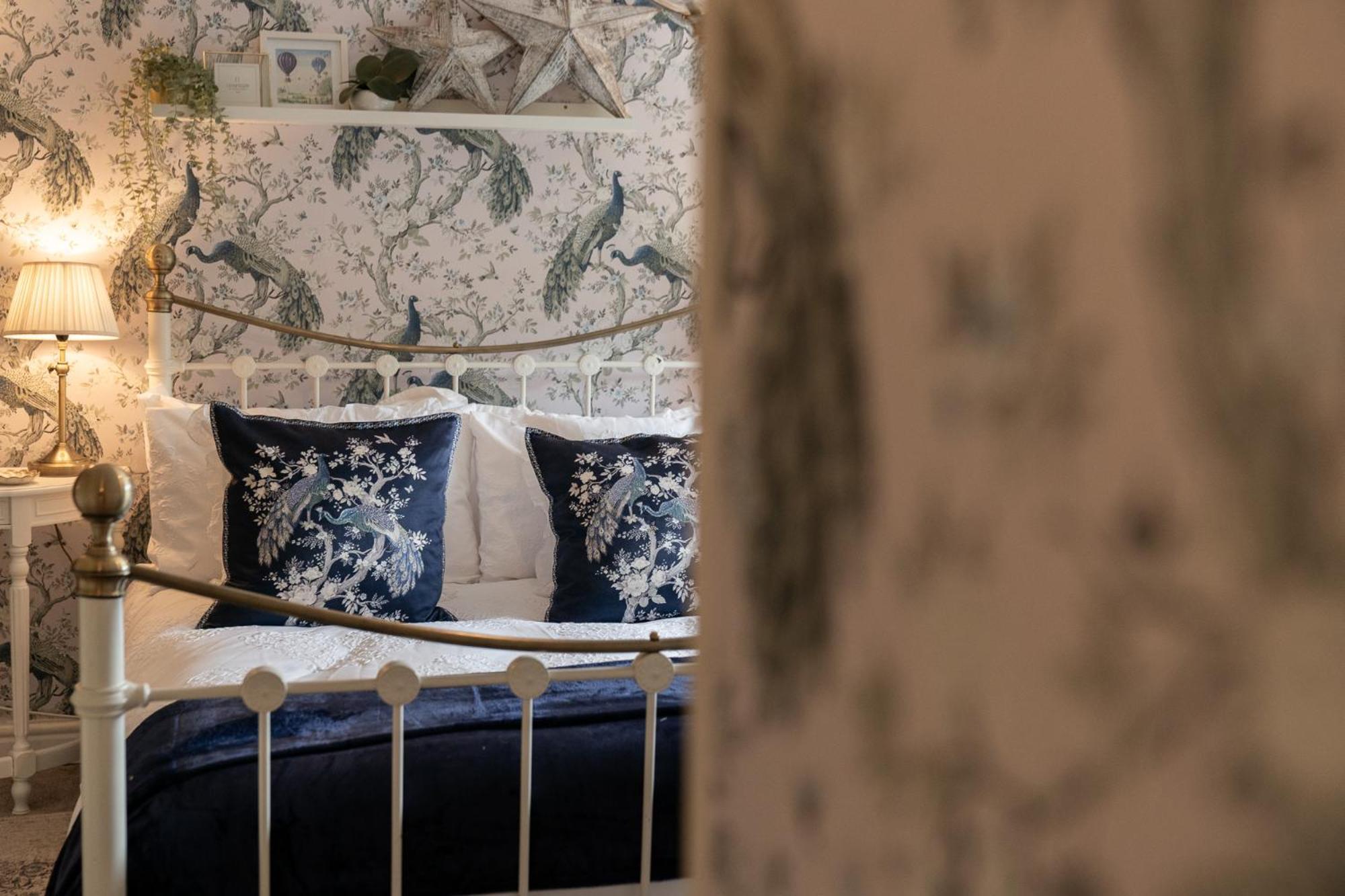 Peacock Room At Field View Cottage Eccleston  Dış mekan fotoğraf